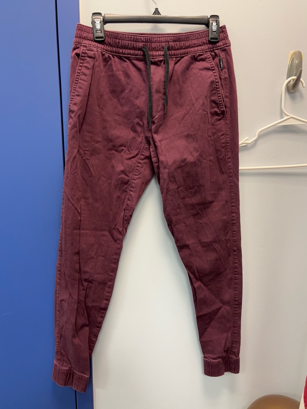 Hollister Men's small Burgundy skinny Drawstring Joggers